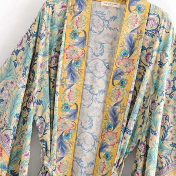 🌺 Beautiful silky kimono robe - Picture 6 of 8